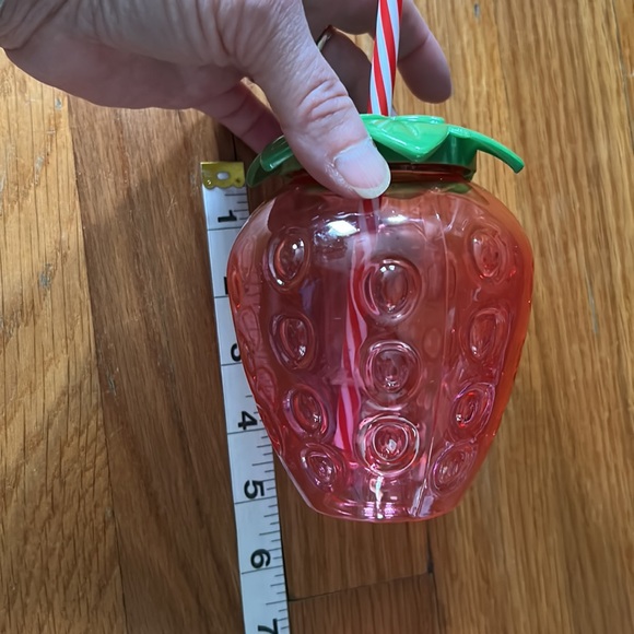 BOGO Strawberry Cup - Picture 3 of 3